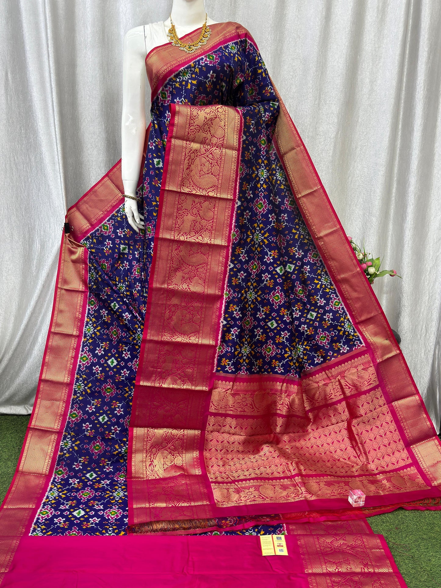 Pochampally Handloom Twill Ikkat Kanchi Boader Pure Silk Saree with Blouse | Double Warp | Silk Mark Certified