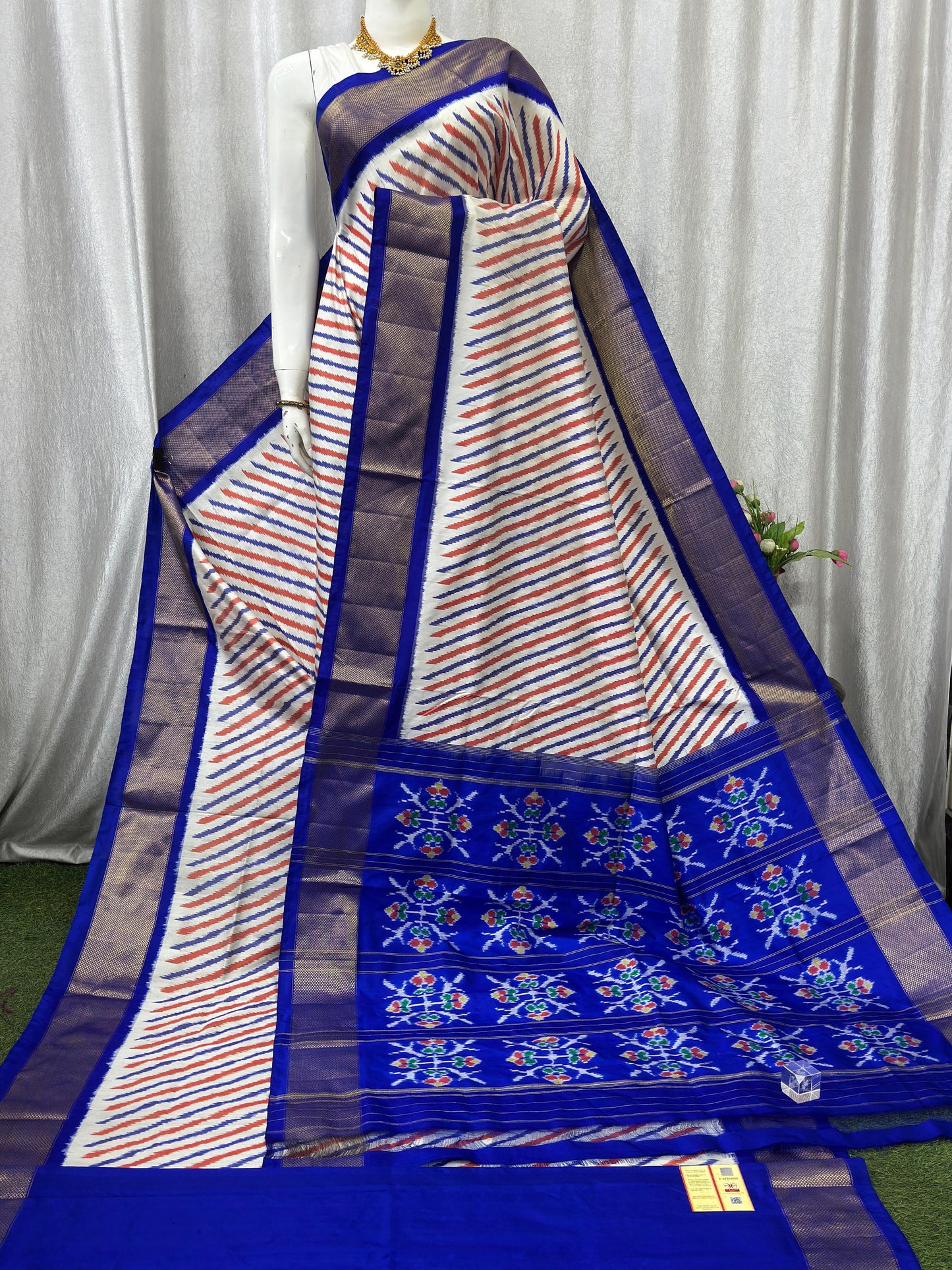 Ikkat Pochampally Handloom Pure Silk Saree with Blouse | Double Warp | Silk Mark Certified | PS2002