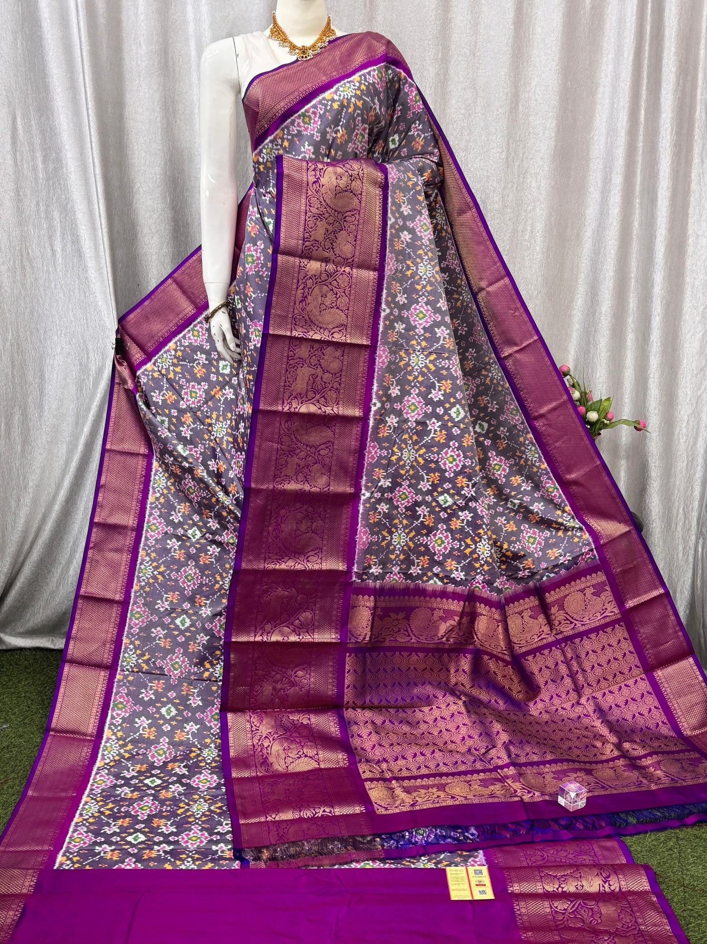 Pochampally Handloom Twill Ikkat Kanchi Boader Pure Silk Saree with Blouse | Double Warp | Silk Mark Certified