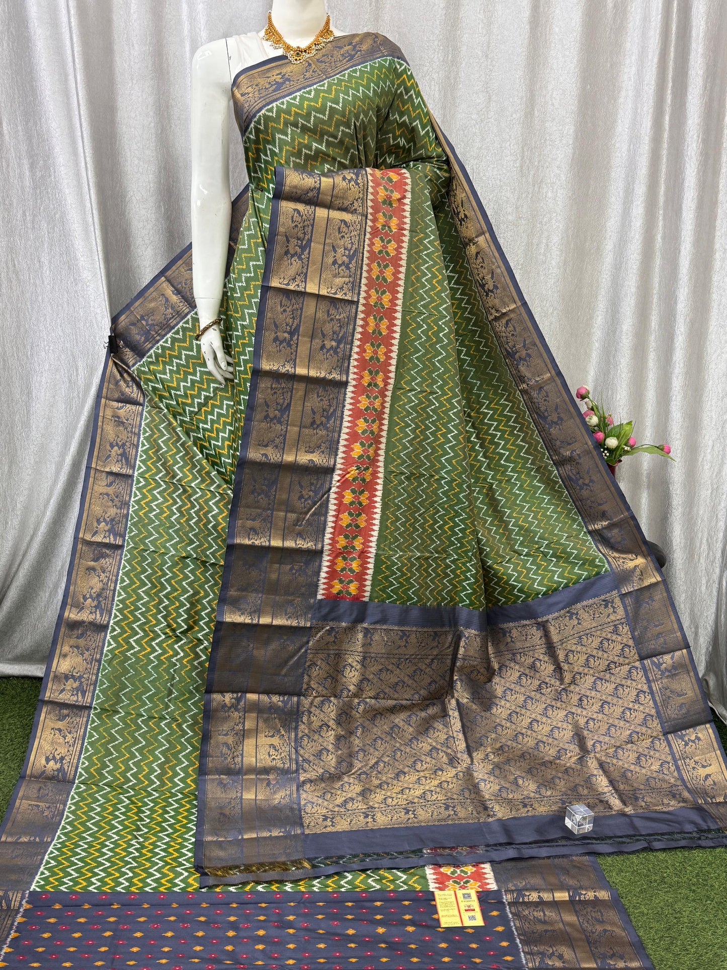 Pochampally Handloom Twill Ikkat Kanchi Boader Pure Silk Saree with Blouse | Double Warp | Silk Mark Certified