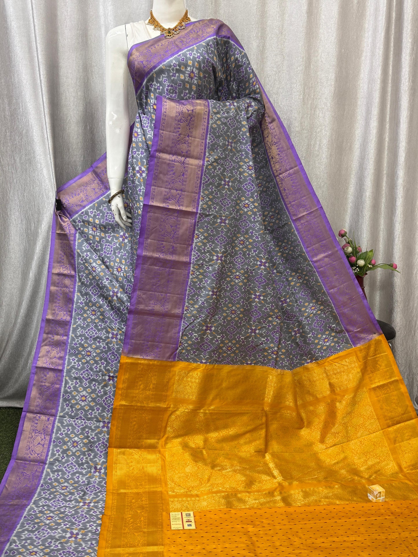 Pochampally Handloom Twill Ikkat Kanchi Boader Pure Silk Saree with Blouse | Double Warp | Silk Mark Certified