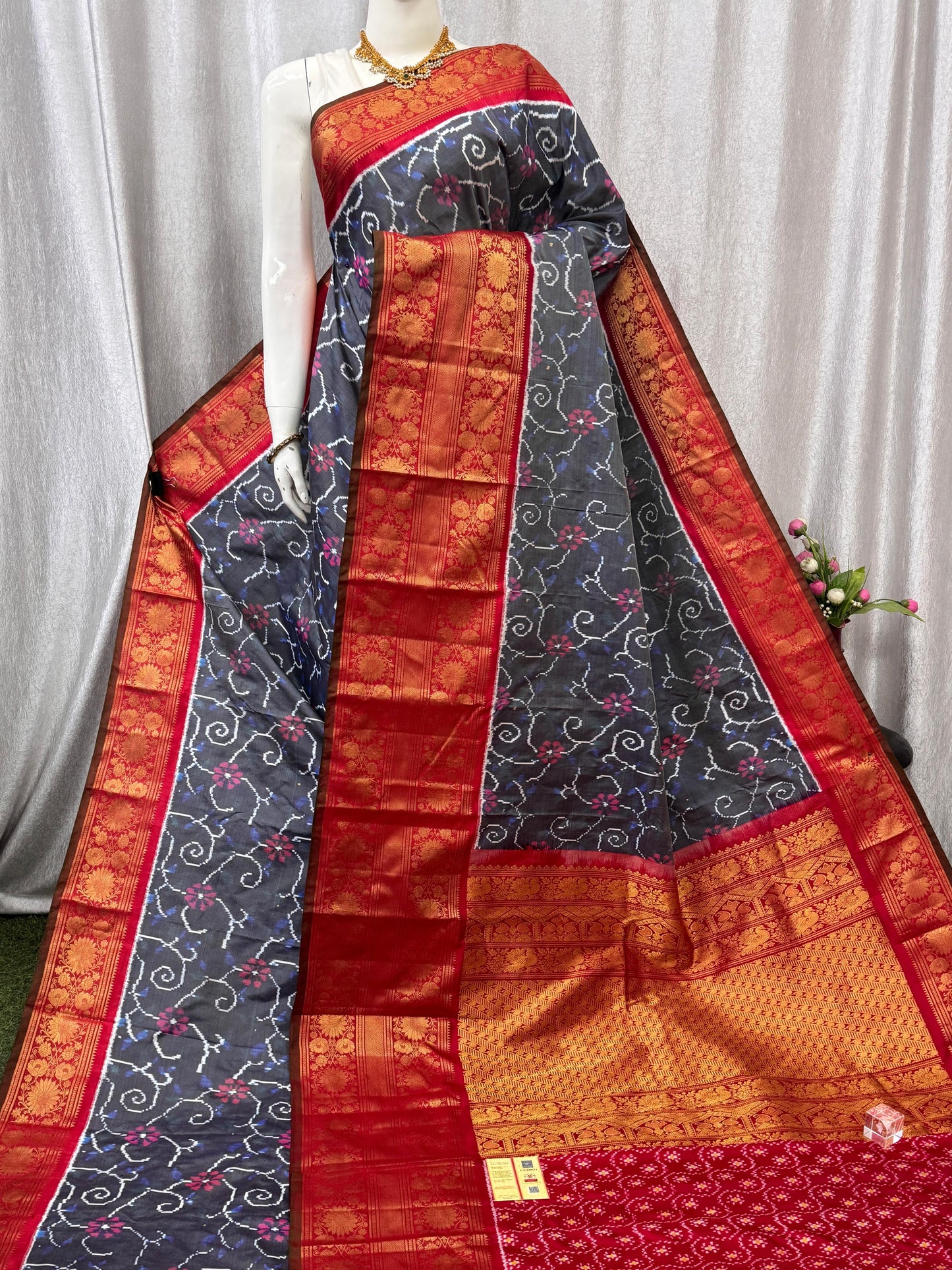 Pochampally Handloom Twill Ikkat Kanchi Boader Pure Silk Saree with Blouse | Double Warp | Silk Mark Certified