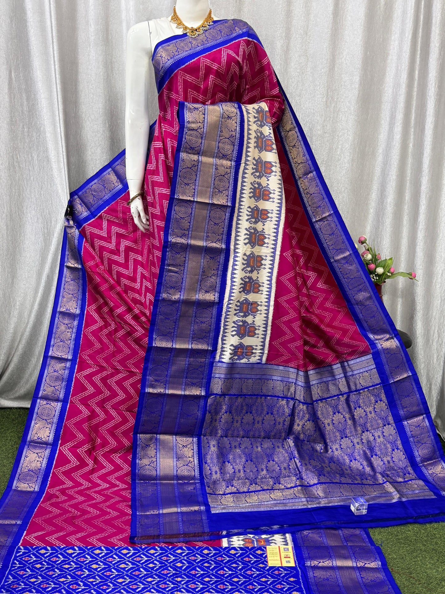 Pochampally Handloom Twill Ikkat Kanchi Boader Pure Silk Saree with Blouse | Double Warp | Silk Mark Certified