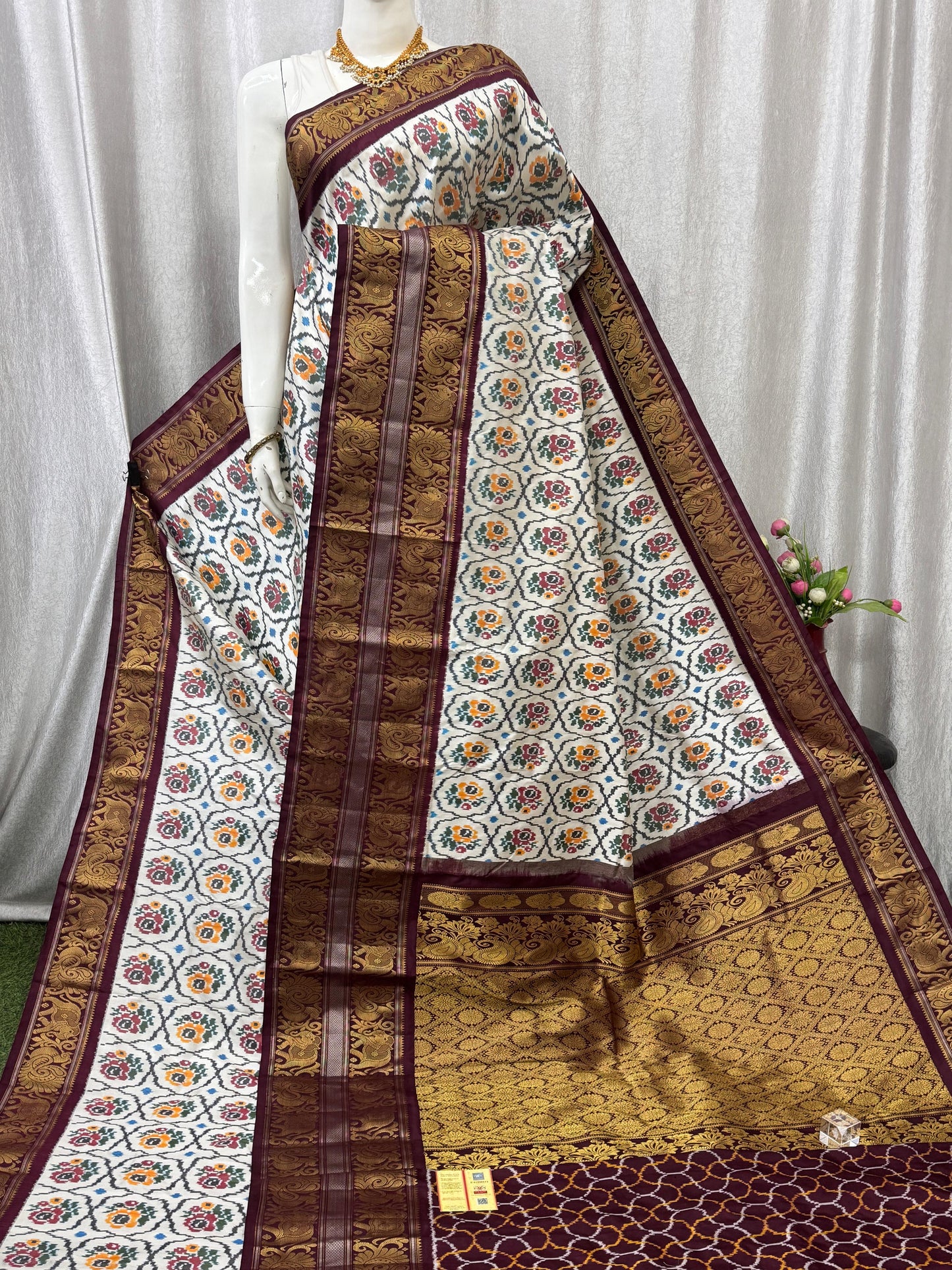 Pochampally Handloom Twill Ikkat Kanchi Boader Pure Silk Saree with Blouse | Double Warp | Silk Mark Certified