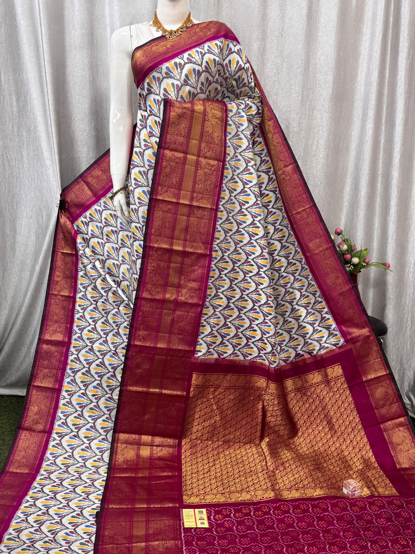 Pochampally Handloom Twill Ikkat Kanchi Boader Pure Silk Saree with Blouse | Double Warp | Silk Mark Certified