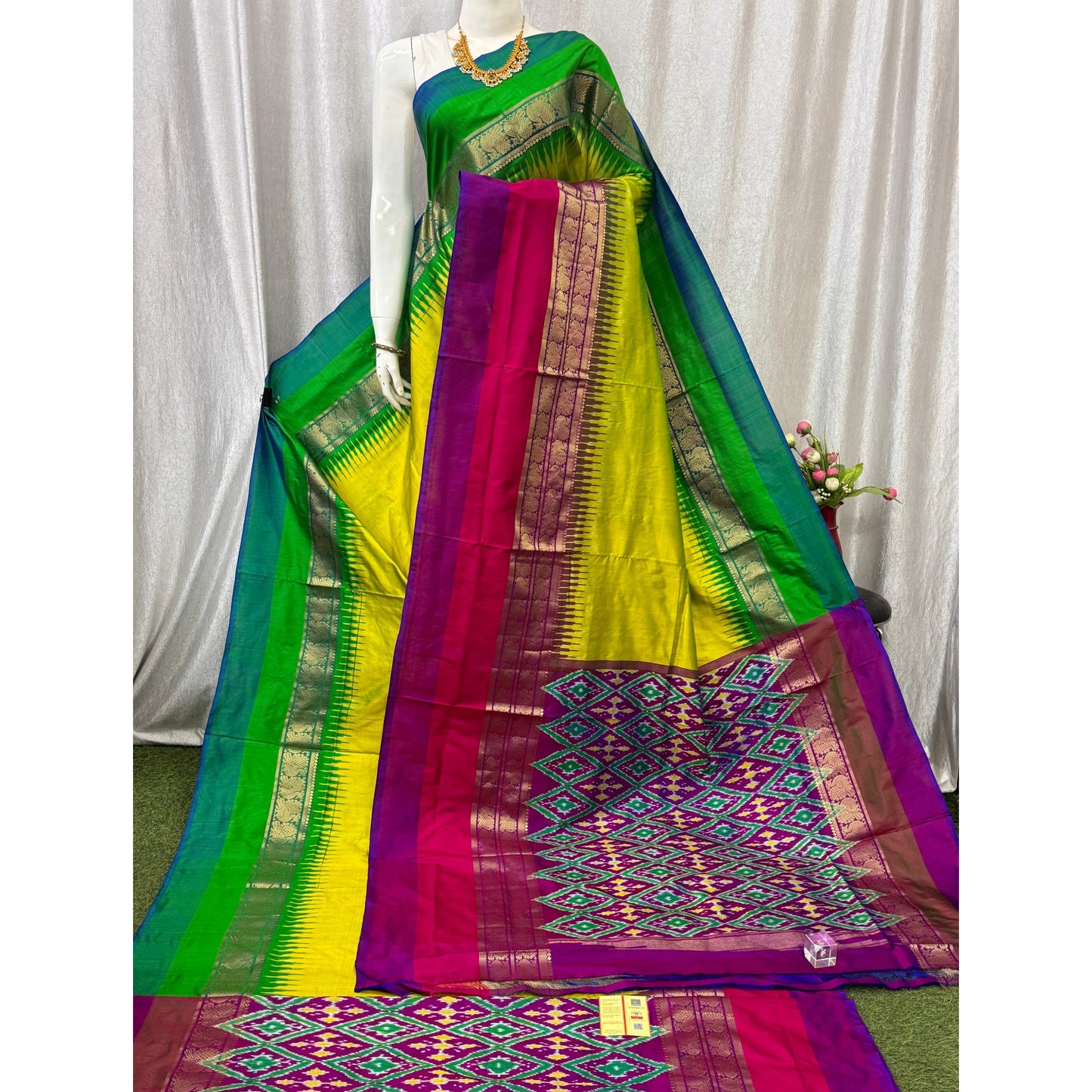 Ikkat Pochampally Handloom Pure Silk Saree with Blouse | Double Warp | Silk Mark Certified