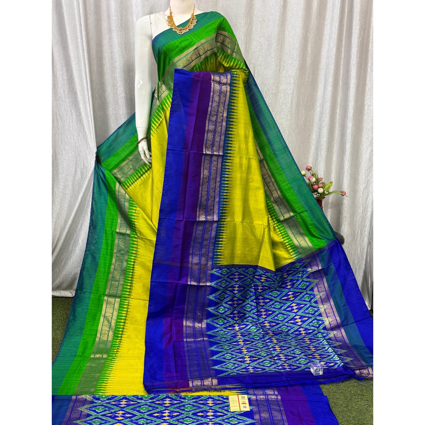 Ikkat Pochampally Handloom Pure Silk Saree with Blouse | Double Warp | Silk Mark Certified