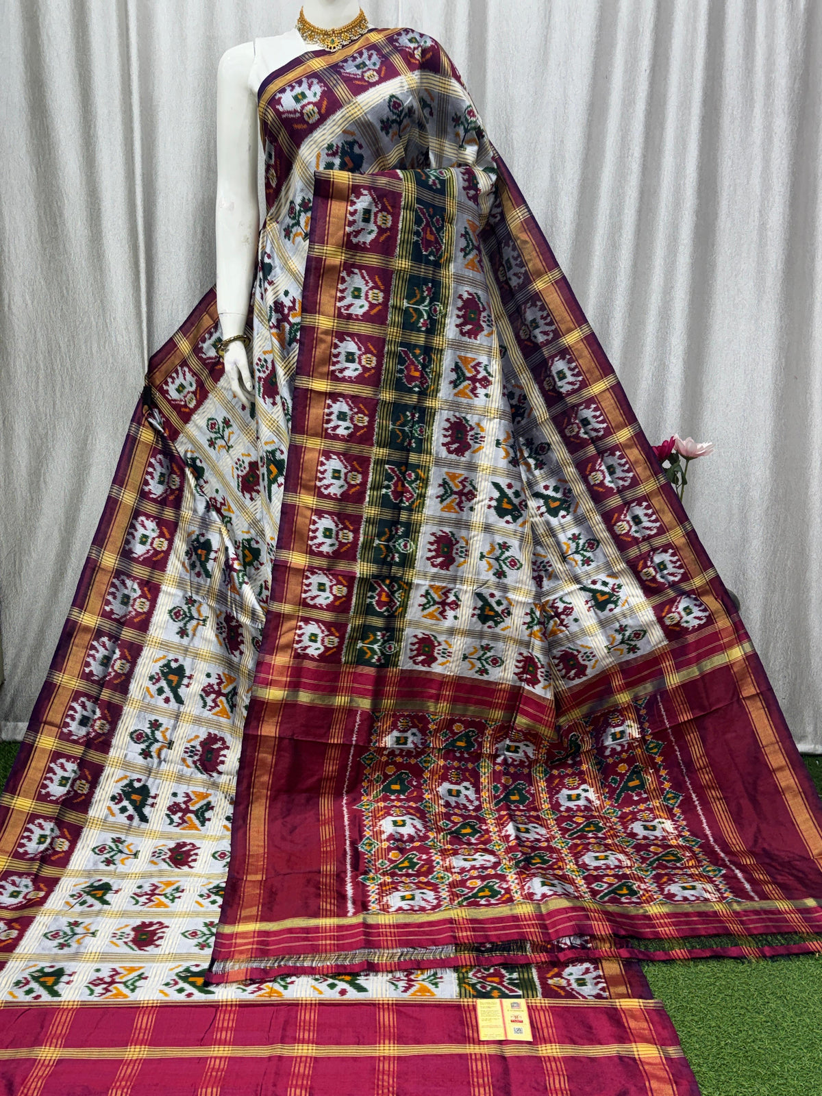 Ikkat Handloom Jeri Checks Pure Silk Sarees With Blouse
